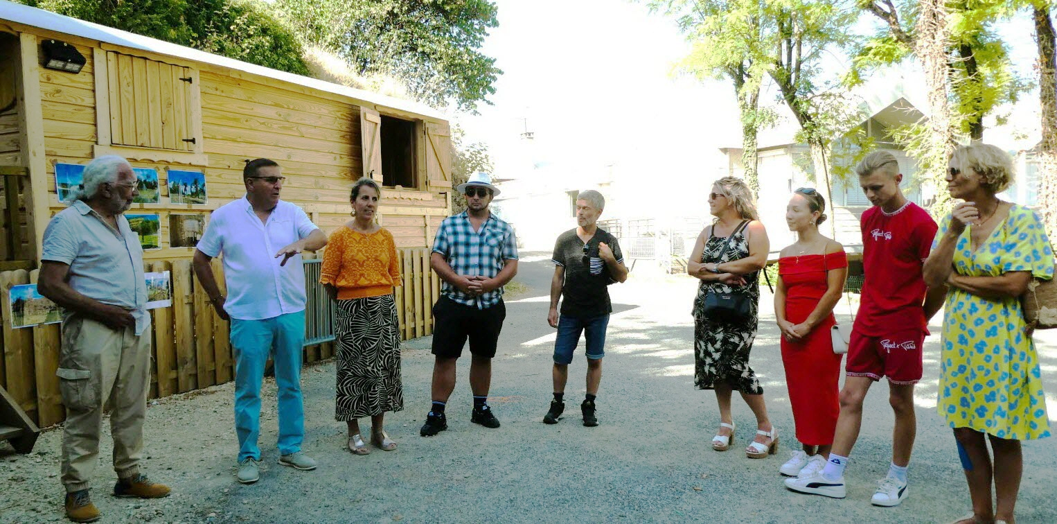 Inauguration roulotte à Grane dans la Drôme